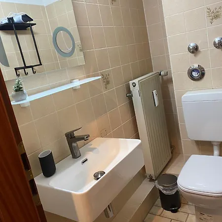 Charmante 1 Zimmerwohnung Mit Stellplatz Wurtzbourg Extérieur photo